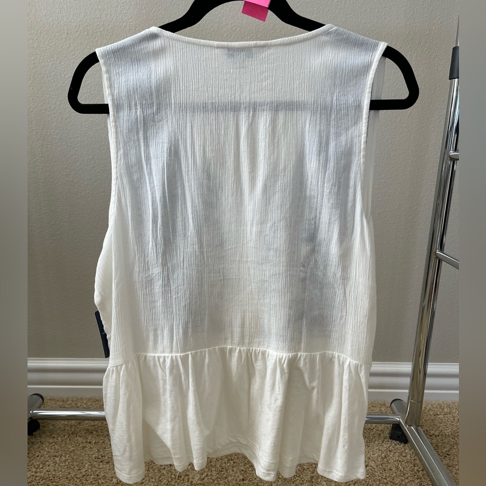 Lucky Brand Top White w/ Blue Embroidery L/G - NWT (129) - Picture 2 of 6